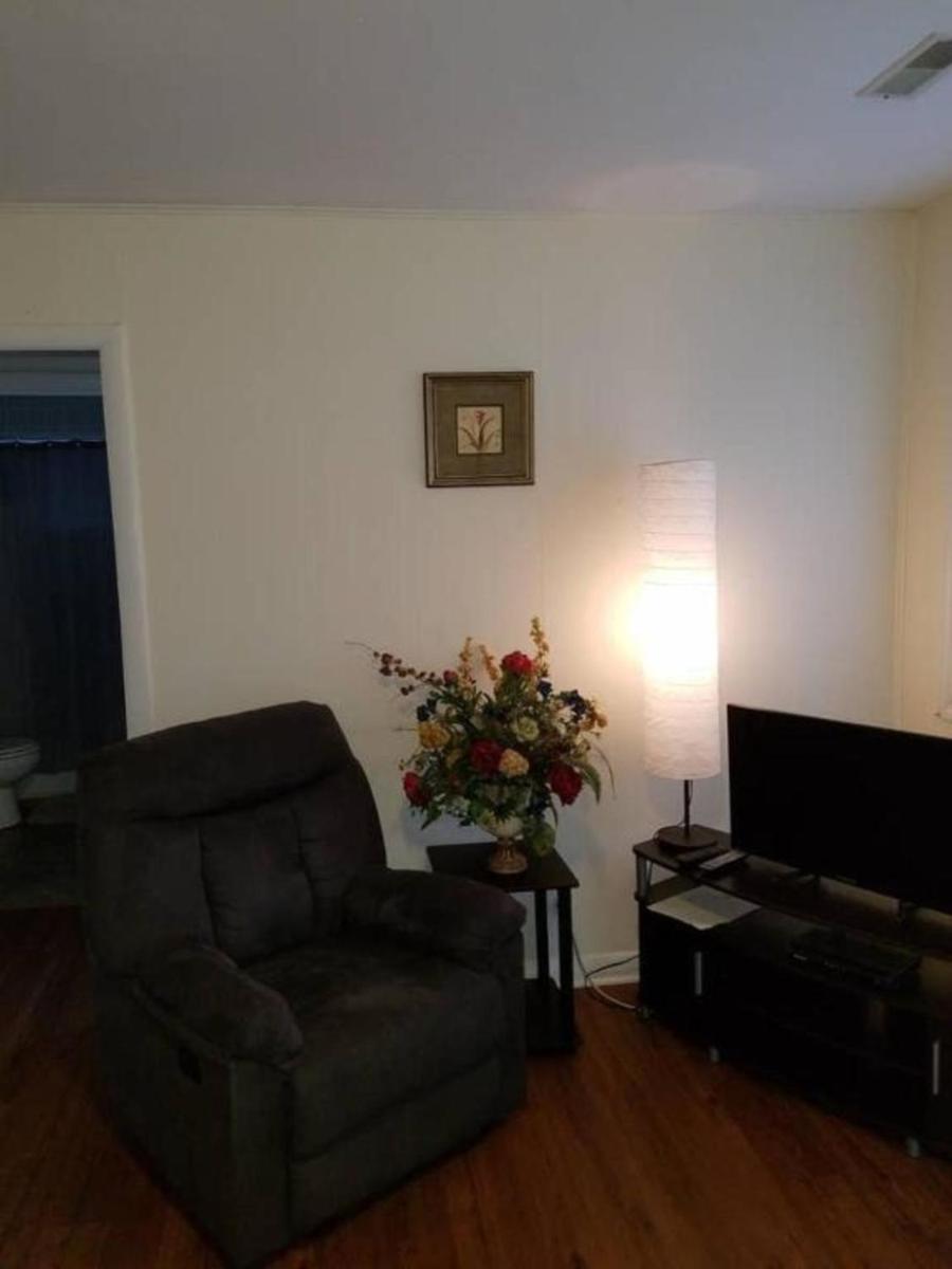Small 2br. East Knox apartment. Pet friendly - image 5
