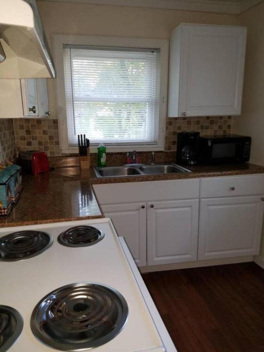 Small 2br. East Knox apartment. Pet friendly - image 6