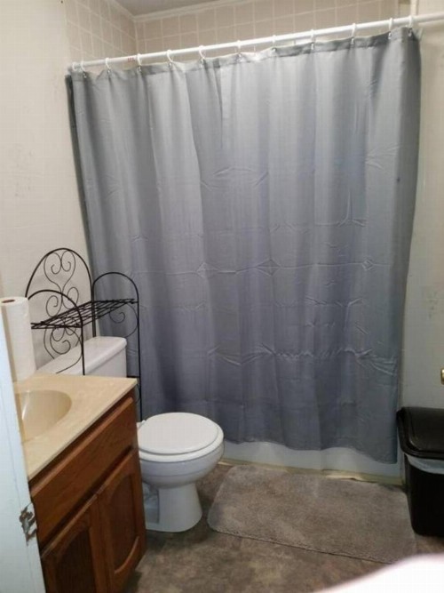 Small 2br. East Knox apartment. Pet friendly - image 8