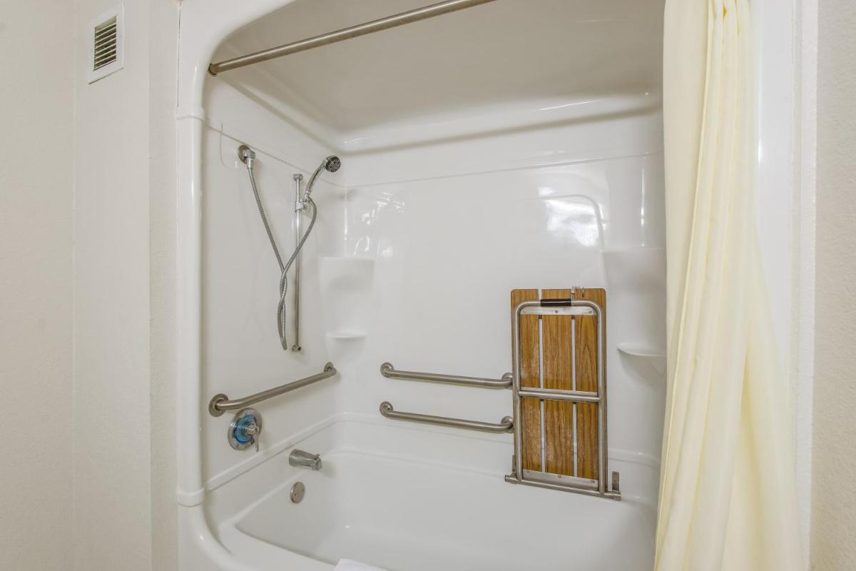 Americas Best Value Inn-Knoxville East - image 3