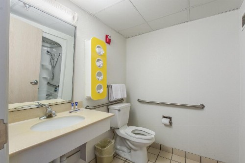 Americas Best Value Inn-Knoxville East - image 4