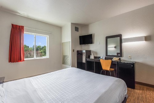 Americas Best Value Inn-Knoxville East - image 5
