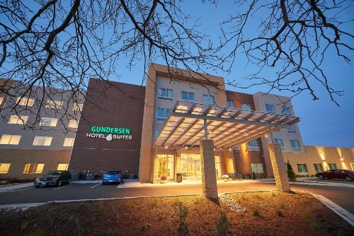 Gundersen Hotel & Suites - image 4