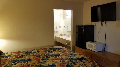 Royal Motor Inn - image 2