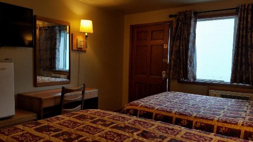 Royal Motor Inn - image 20