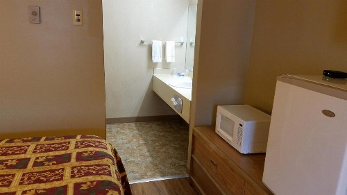 Royal Motor Inn - image 22