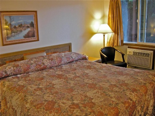 Royal Motor Inn - image 27