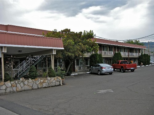 Royal Motor Inn - image 29