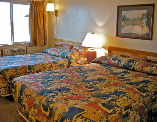 Royal Motor Inn - image 38