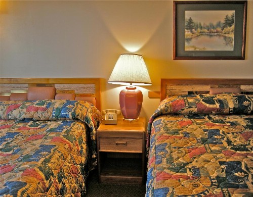 Royal Motor Inn - image 41