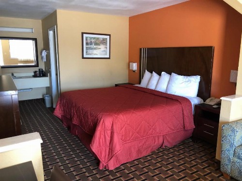 La Grange Executive Inn and Suites - image 11