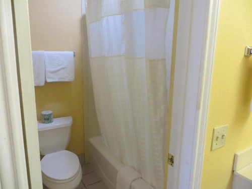 La Grange Executive Inn and Suites - image 19