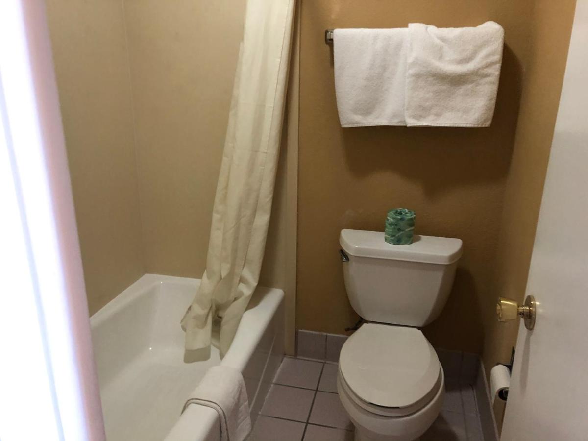 La Grange Executive Inn and Suites - image 2