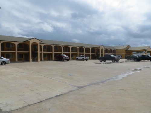 La Grange Executive Inn and Suites - image 3