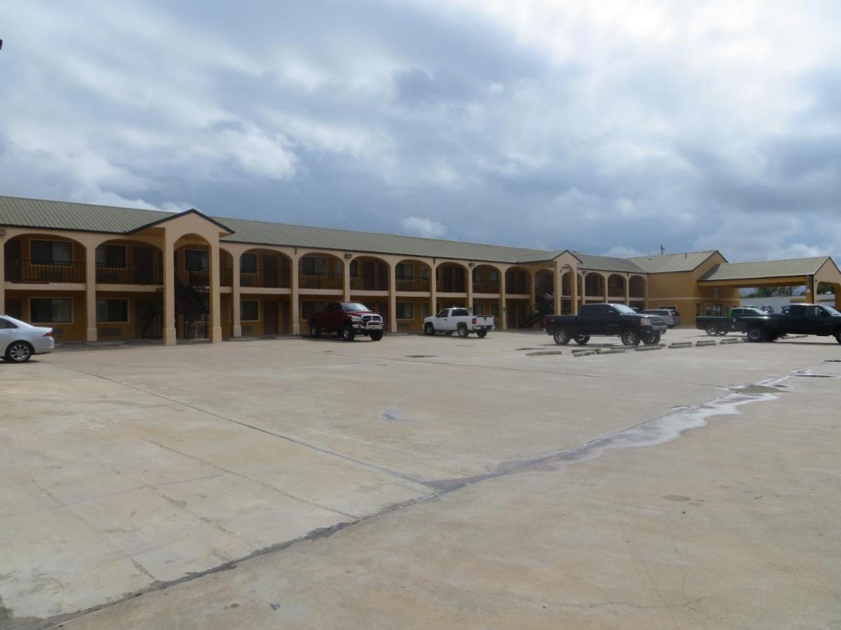 La Grange Executive Inn and Suites - image 3
