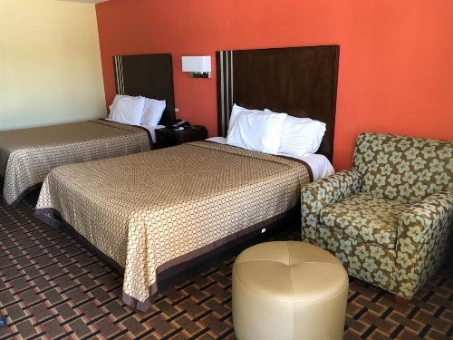 La Grange Executive Inn and Suites - image 4