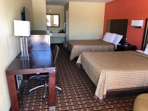 La Grange Executive Inn and Suites - image 6