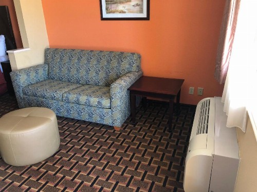 La Grange Executive Inn and Suites - image 8