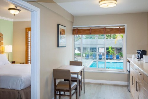 Holiday Inn Express and Suites La Jolla - Windansea Beach and IHG Hotel - image 11