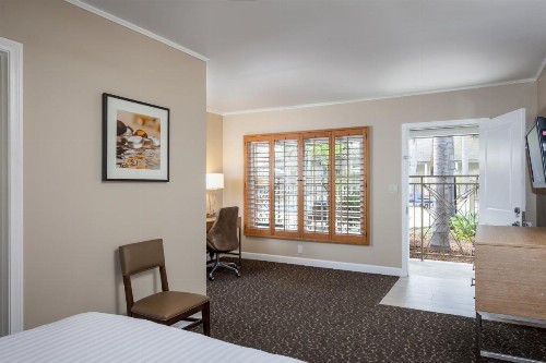 Holiday Inn Express and Suites La Jolla - Windansea Beach and IHG Hotel - image 19