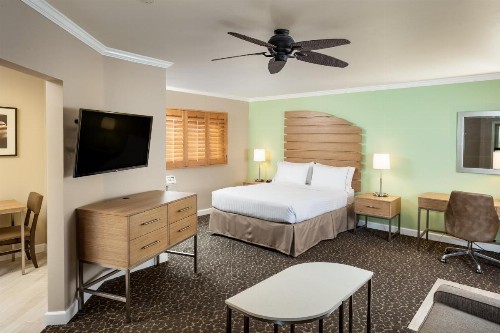 Holiday Inn Express and Suites La Jolla - Windansea Beach and IHG Hotel - image 23