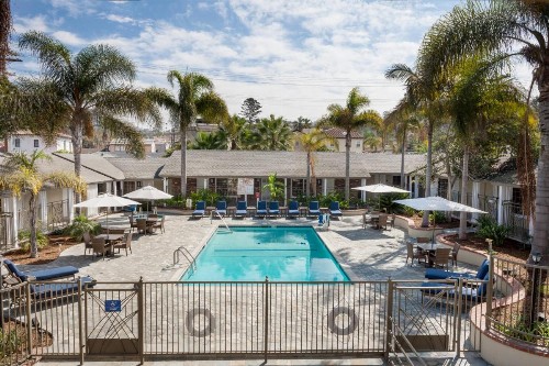 Holiday Inn Express and Suites La Jolla - Windansea Beach and IHG Hotel - image 3