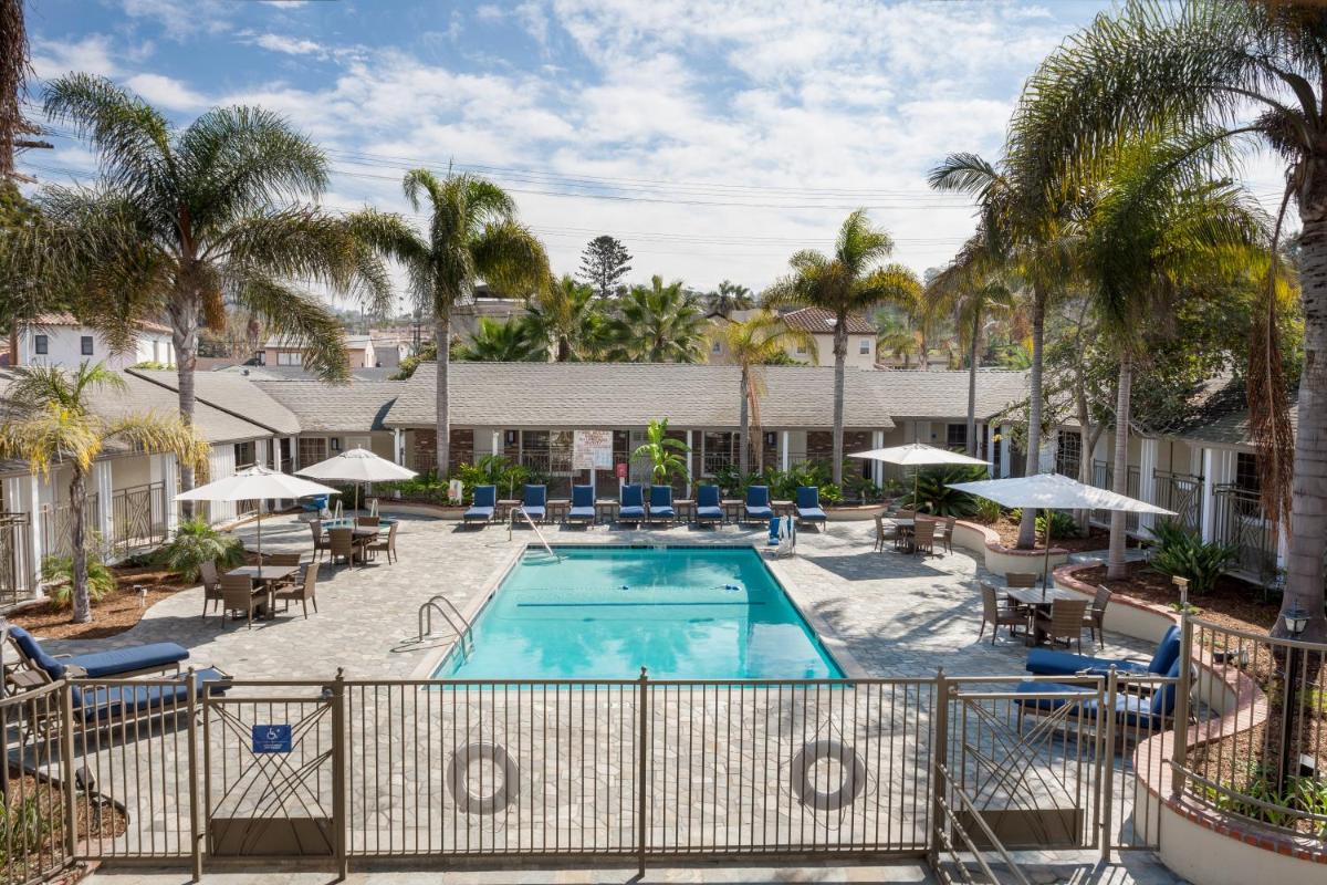 Holiday Inn Express and Suites La Jolla - Windansea Beach and IHG Hotel - image 3