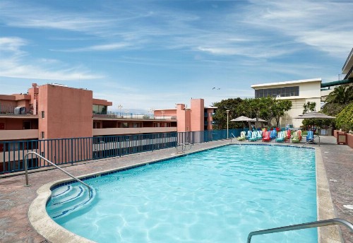 La Jolla Cove Suites - image 11