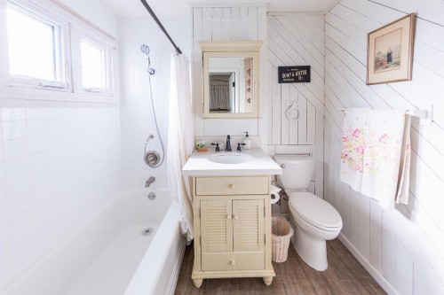 Redwood Hollow Cottages - image 22