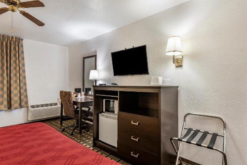 Econo Lodge La Junta - image 3