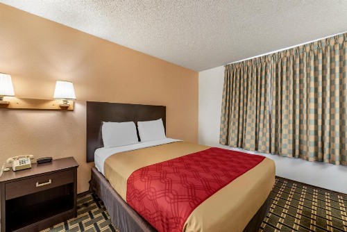 Econo Lodge La Junta - image 4