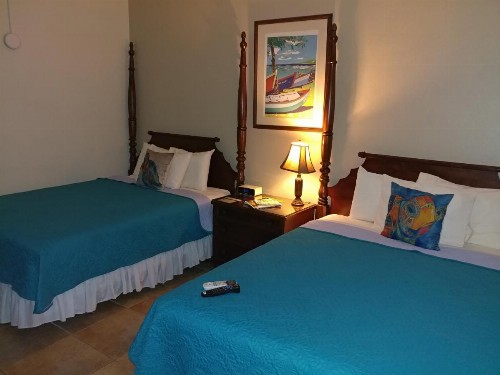 Parador Turtle Bay Inn - image 3