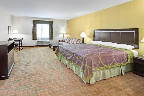 Scottish Inn and Suites - image 10
