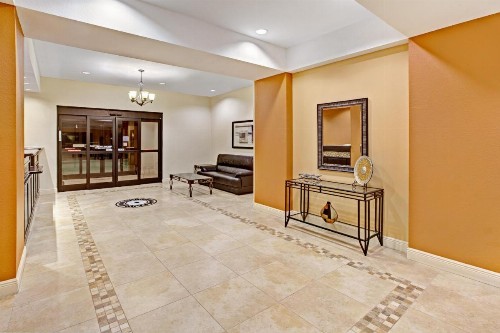 Scottish Inn and Suites - image 11