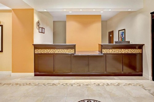 Scottish Inn and Suites - image 5