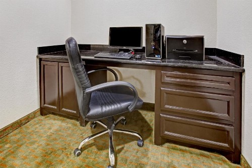 Scottish Inn and Suites - image 8