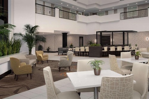 Embassy Suites La Quinta Hotel & Spa - image 7