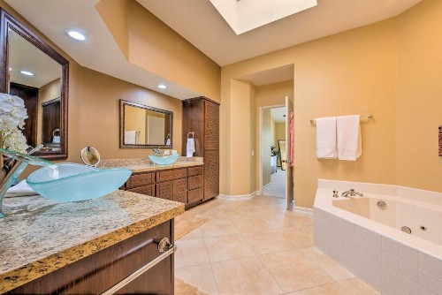Condo on Golf Course Walk to Coachella&Stagecoach - image 10