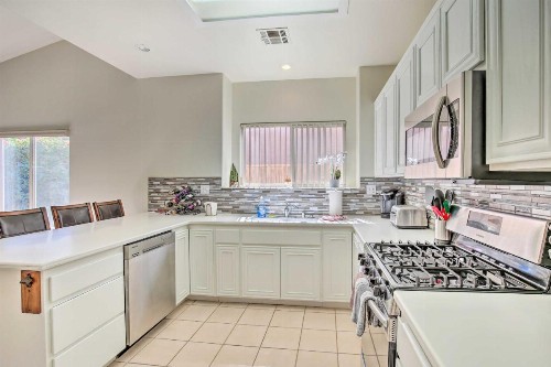 La Quinta Home w/Pvt. Pool - 6 Mi to Polo Grounds! - image 10