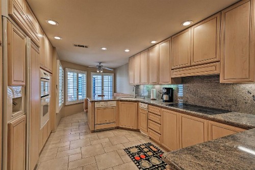 La Quinta Resort Escape with Golf Course Views! - image 8
