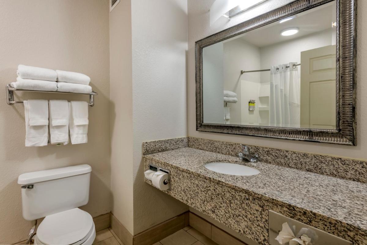 Holiday Inn Express Hotel & Suites - The Villages an IHG Hotel - image 2