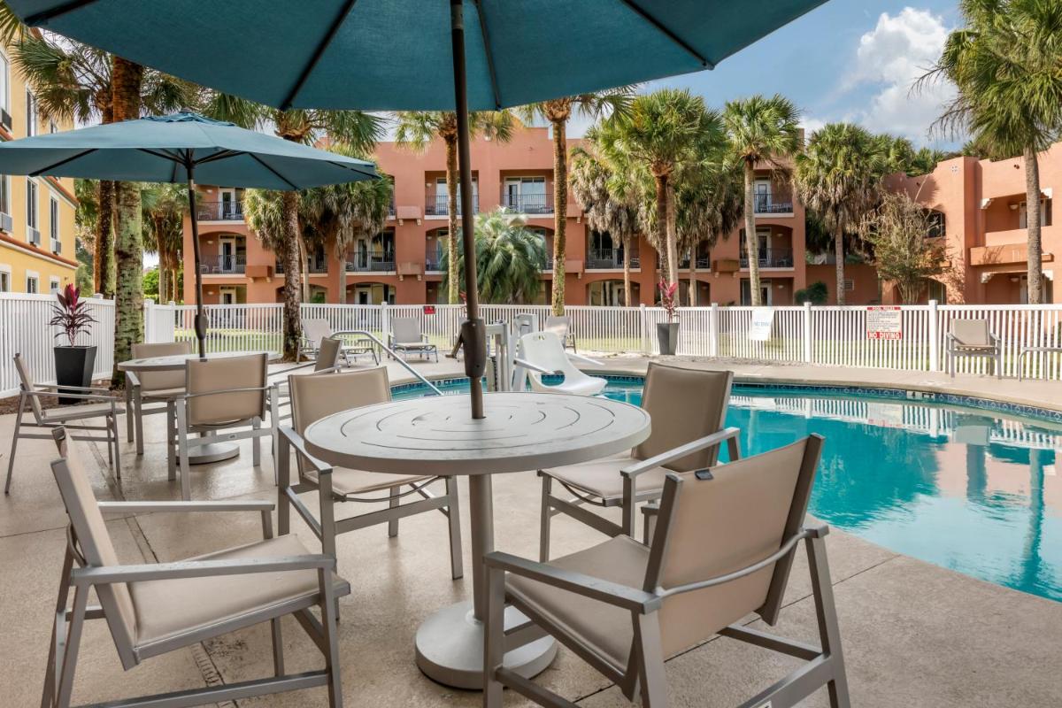 Holiday Inn Express Hotel & Suites - The Villages an IHG Hotel - image 3