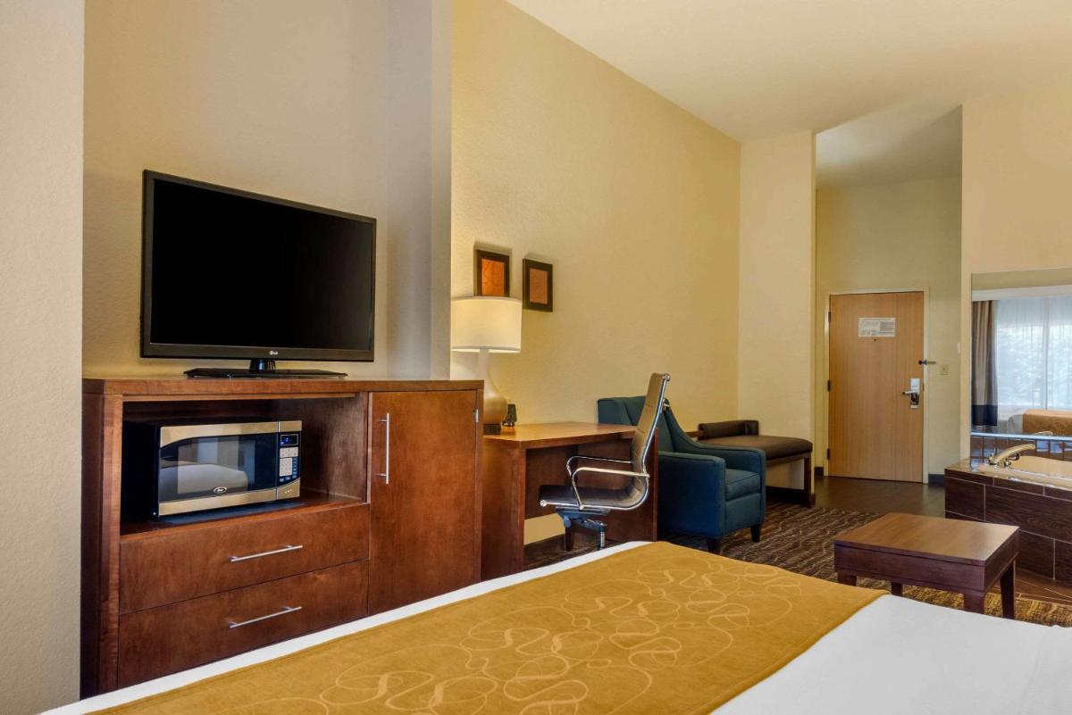 Comfort Suites The Villages - image 7