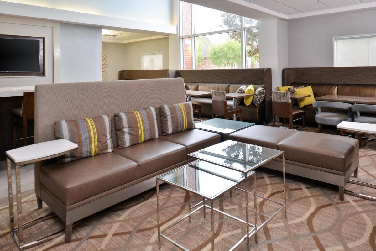 Holiday Inn Express Hotel & Suites Lafayette an IHG Hotel - image 2