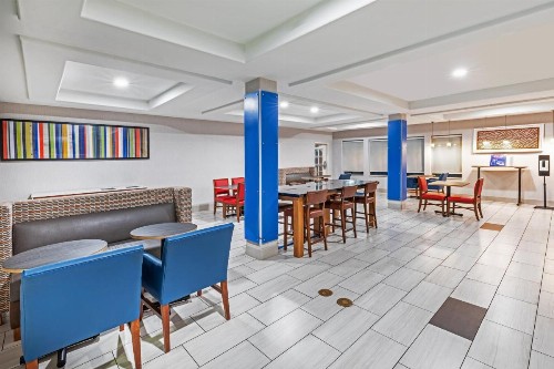 Holiday Inn Express Hotel & Suites Lafayette South an IHG Hotel - image 5