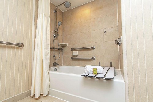 DoubleTree by Hilton Lafayette - image 14