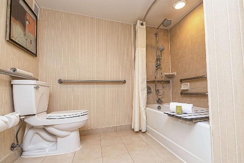 DoubleTree by Hilton Lafayette - image 15