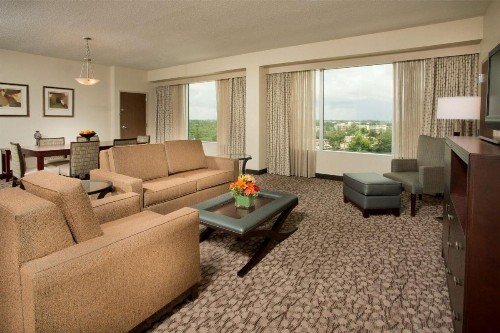 DoubleTree by Hilton Lafayette - image 27