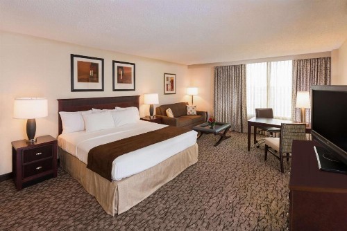 DoubleTree by Hilton Lafayette - image 29