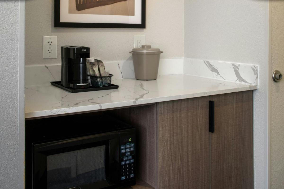 Fairfield Inn & Suites by Marriott Lafayette South - image 6